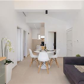 6 Bedroom Waterfront Villa with Pool in Uvala Ljubljeva near Trogir, Sleeps 12-13